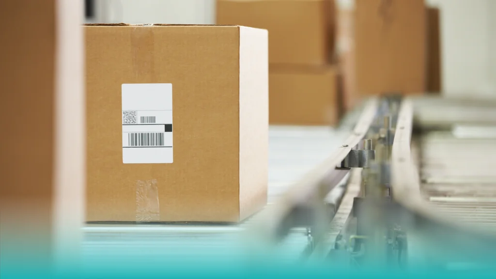 În eCommerce, distribuția produselor influențează nivelul costurilor și viteza livrării. Înțelegerea și optimizarea distribuției produselor este esențială pentru un lanț de aprovizionare eficient și asigurarea satisfacției clienților.